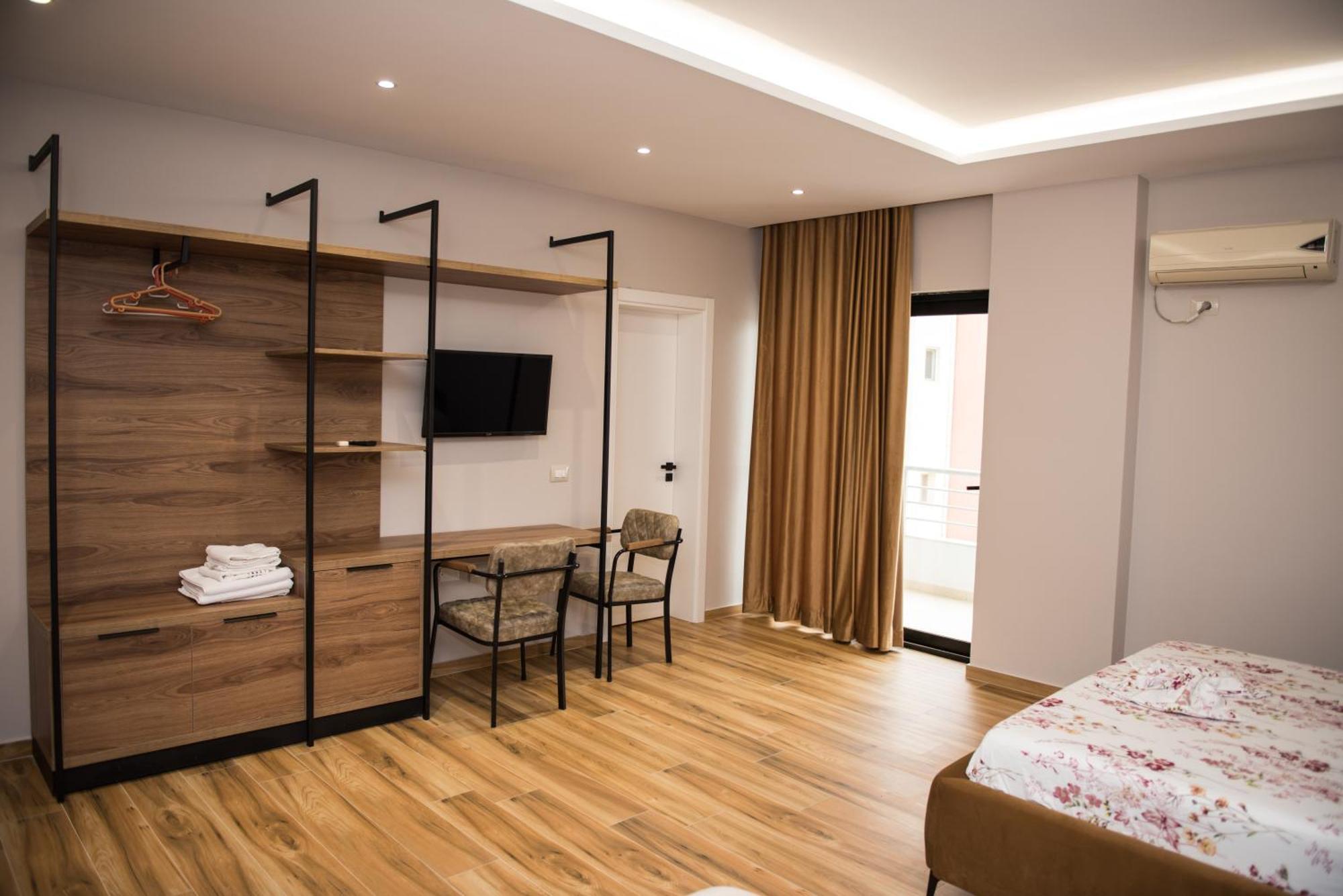 New Donantelo Hotel Vlore Bagian luar foto