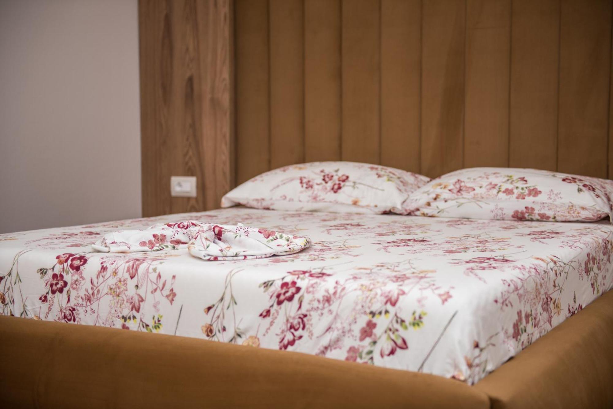 New Donantelo Hotel Vlore Bagian luar foto