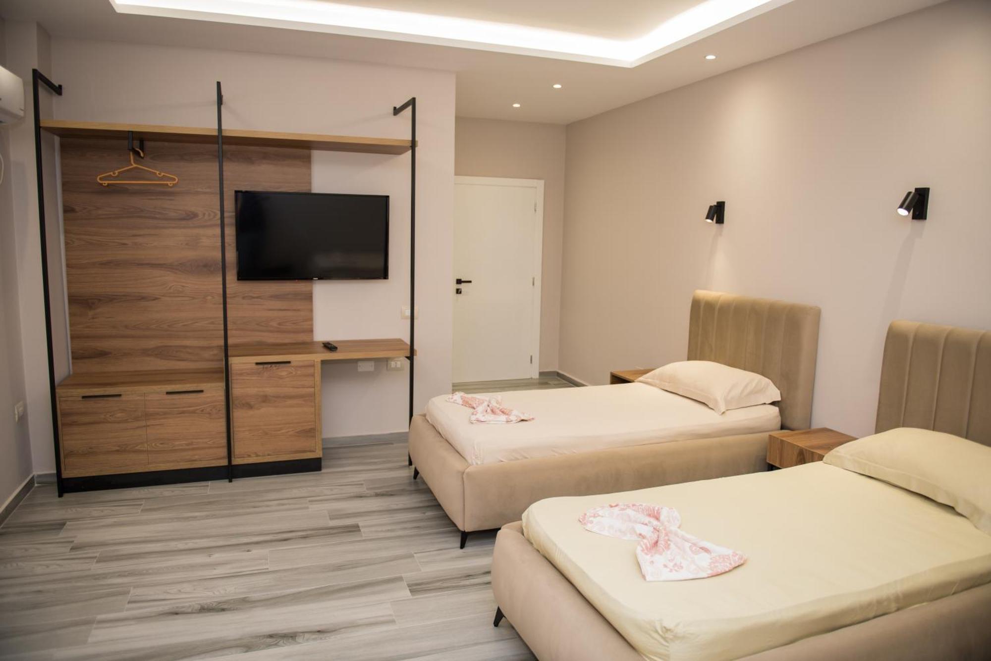 New Donantelo Hotel Vlore Bagian luar foto