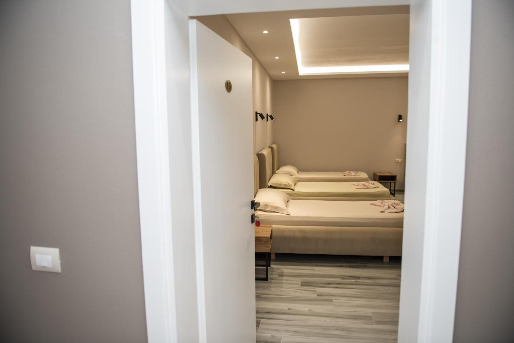 New Donantelo Hotel Vlore Bagian luar foto