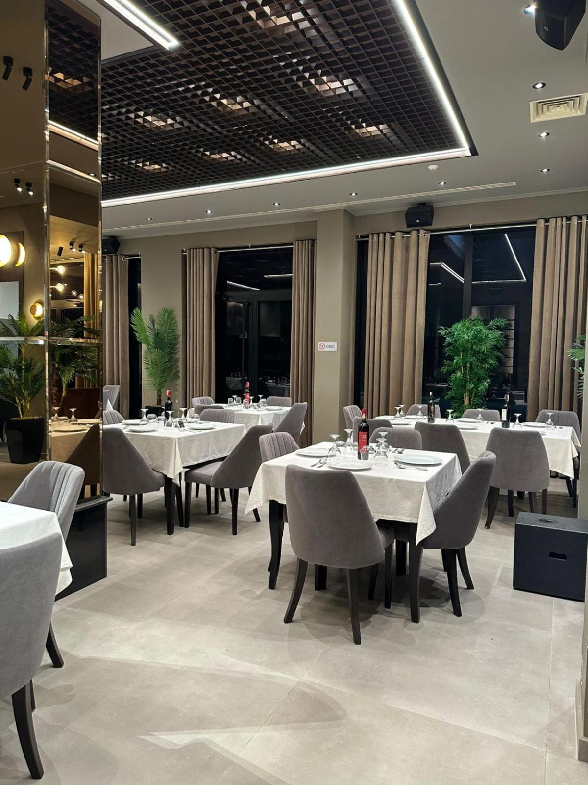 New Donantelo Hotel Vlore Bagian luar foto